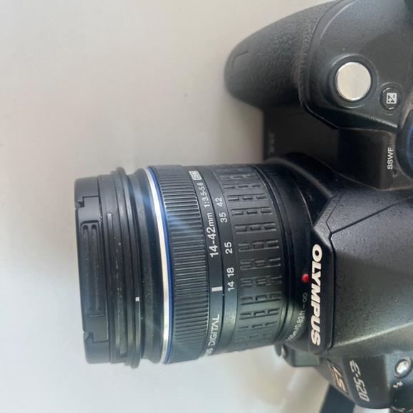 COPY - Olympus Evolt E-520 Digital SLR Camera - Picture 5 of 7